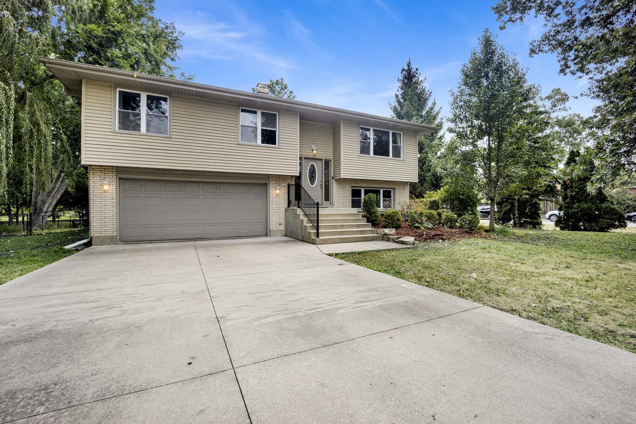 1S705 Eisenhower Rd., Oak Brook Terrace, IL 60181