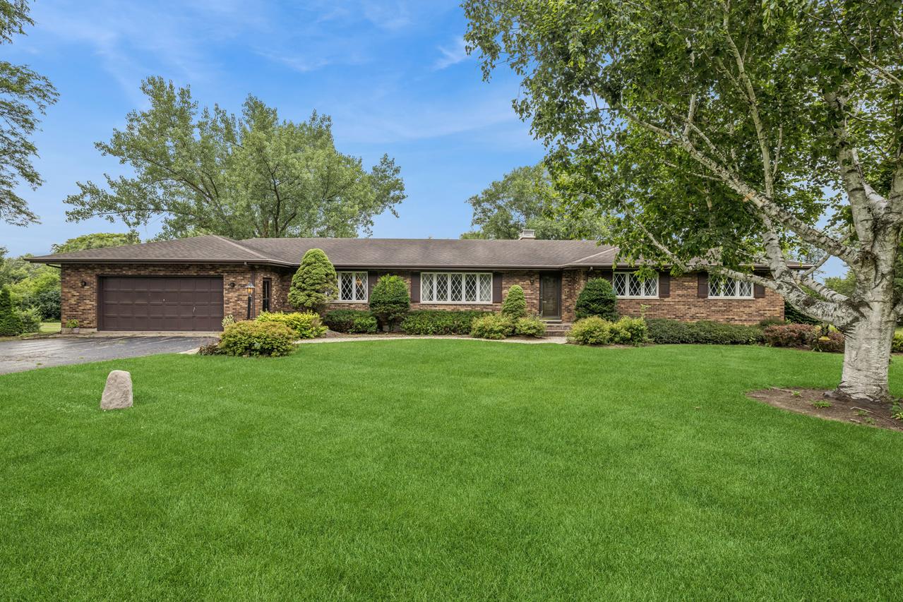 3035 Red Barn Rd., Crystal Lake, IL 60012