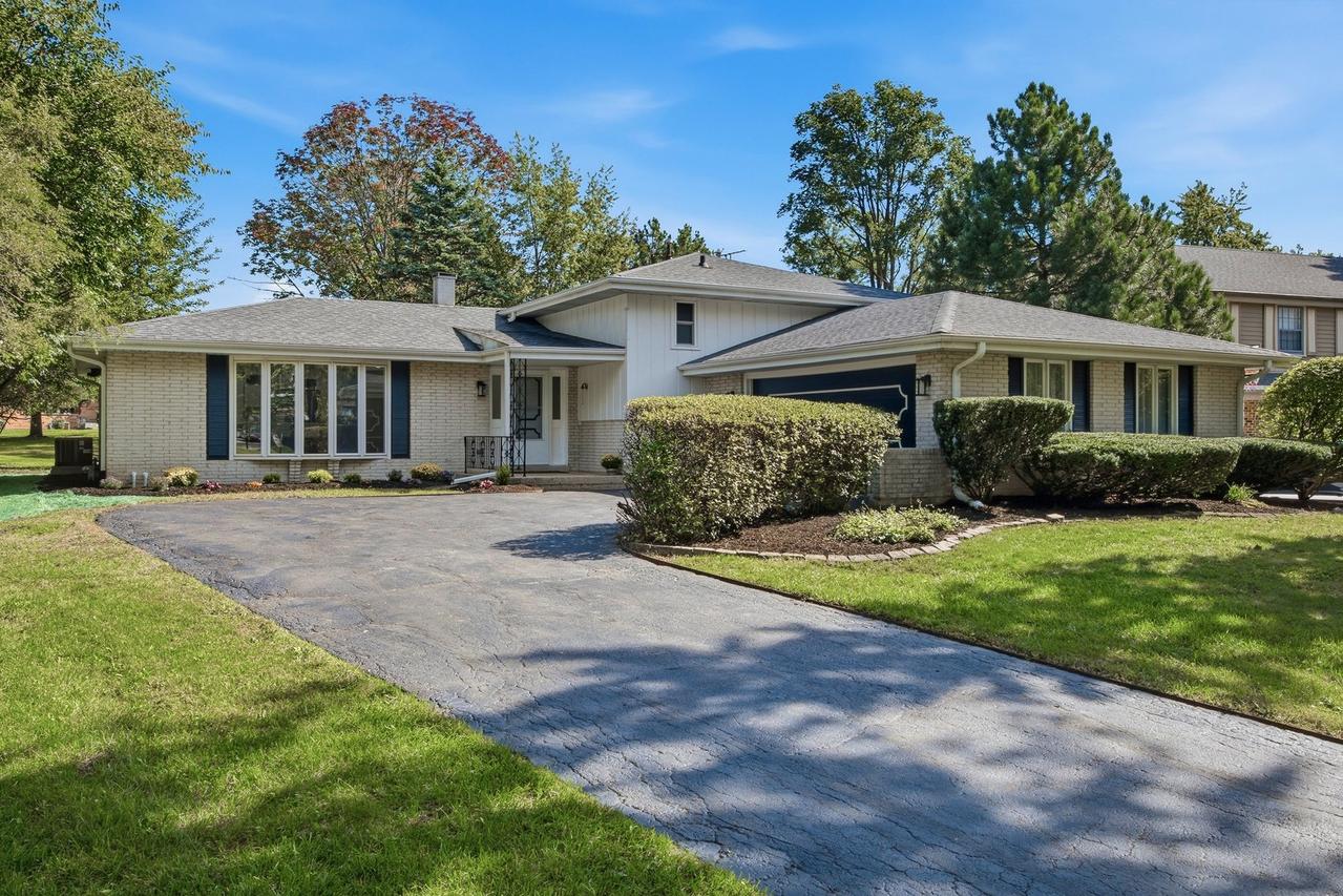 8009 Winter Cir., Downers Grove, IL 60516