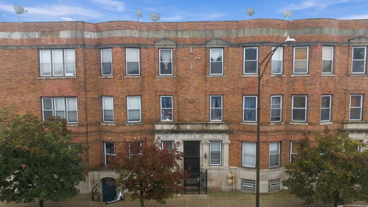 231 E 59th St. #1, Chicago, IL 60637