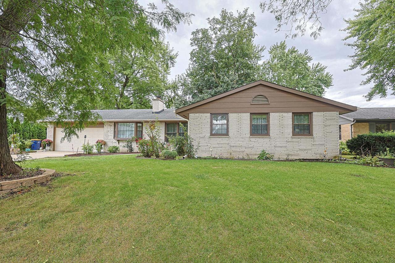 1431 Maple Ln., Elgin, IL 60123