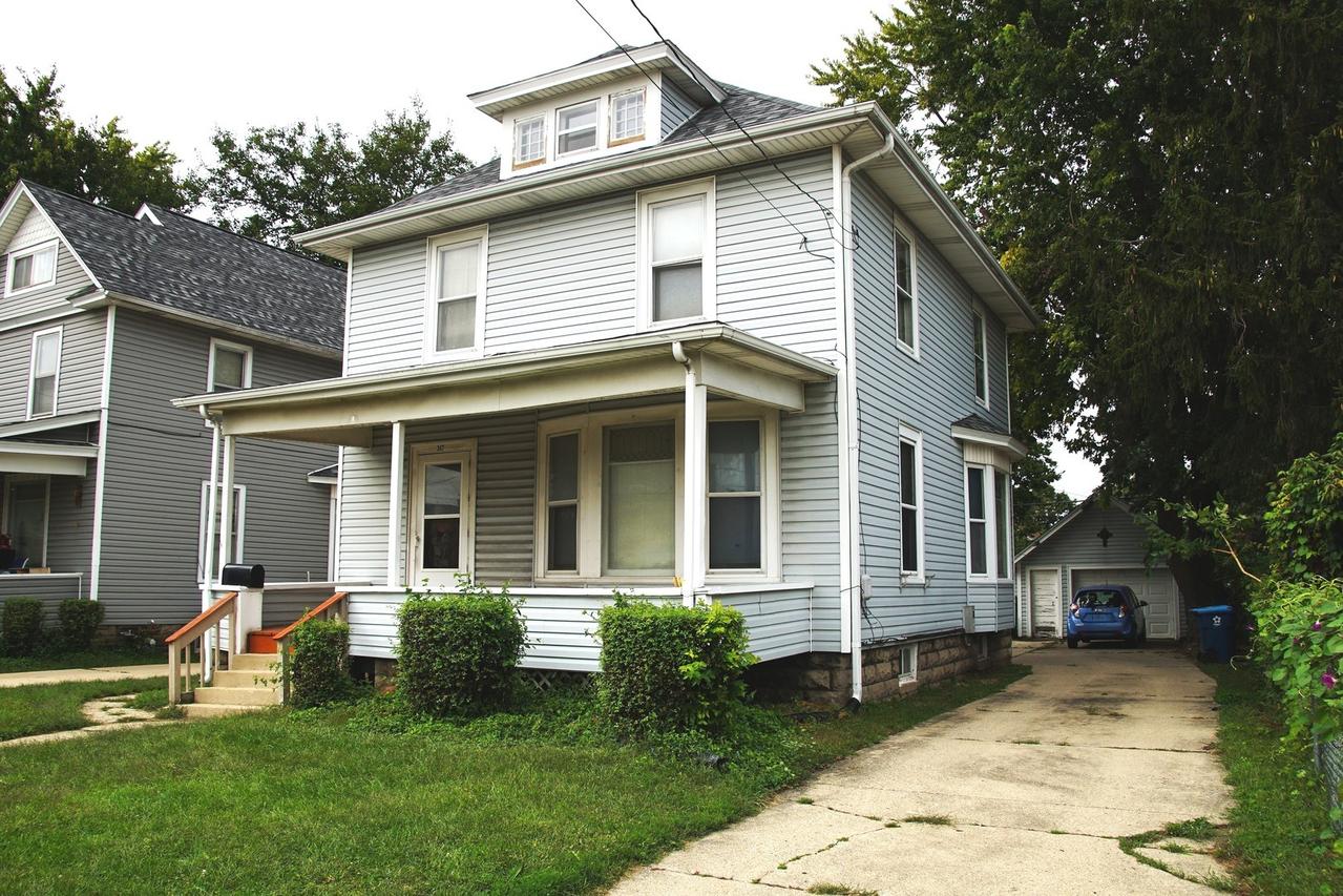 347 S S Lake St., Aurora, IL 60506