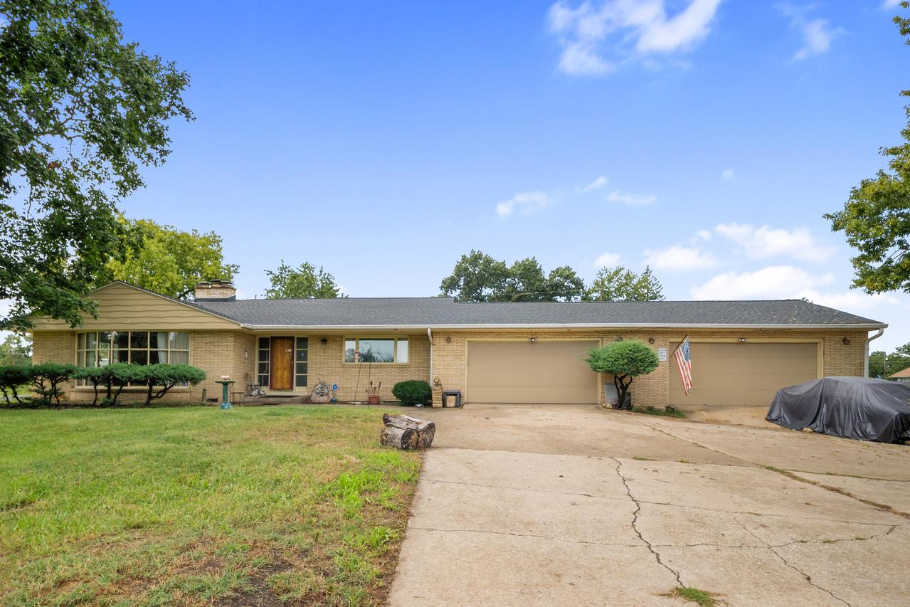 400 Sugar Creek Dr., Joliet, IL 60433