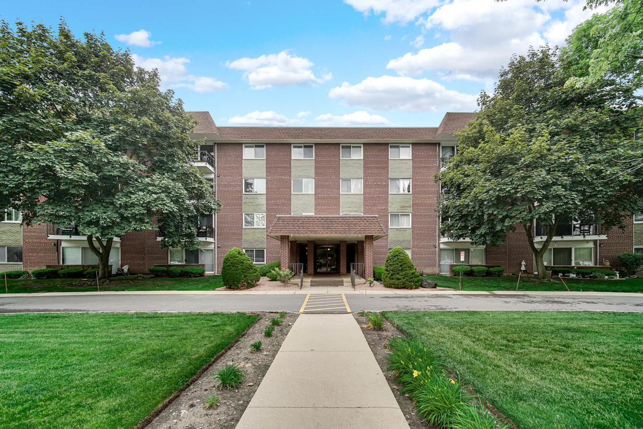 1030 S Fernandez Ave. #4-M, Arlington Heights, IL 60005