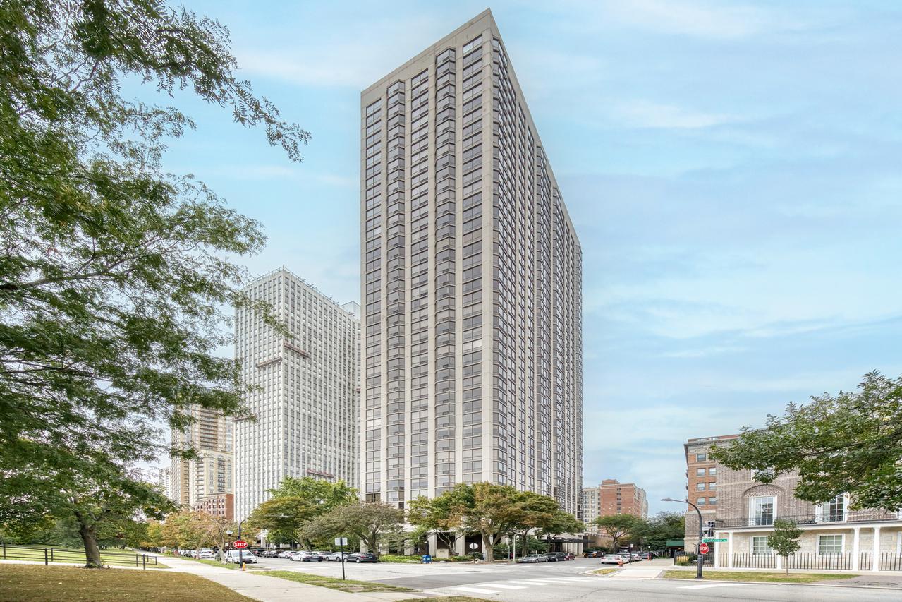 2650 N Lakeview Ave. #1201, Chicago, IL 60614