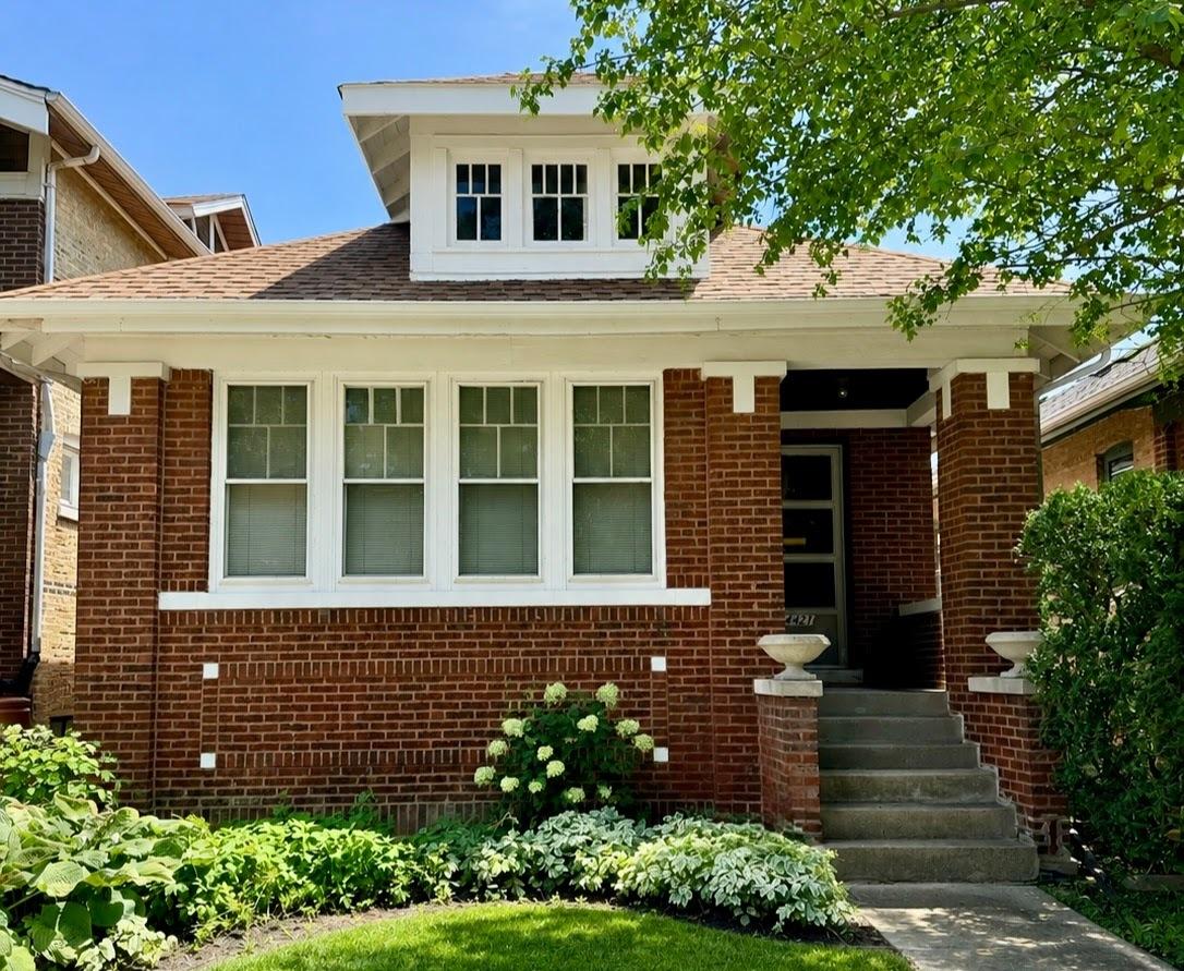 4421 N Sacramento Ave., Chicago, IL 60625