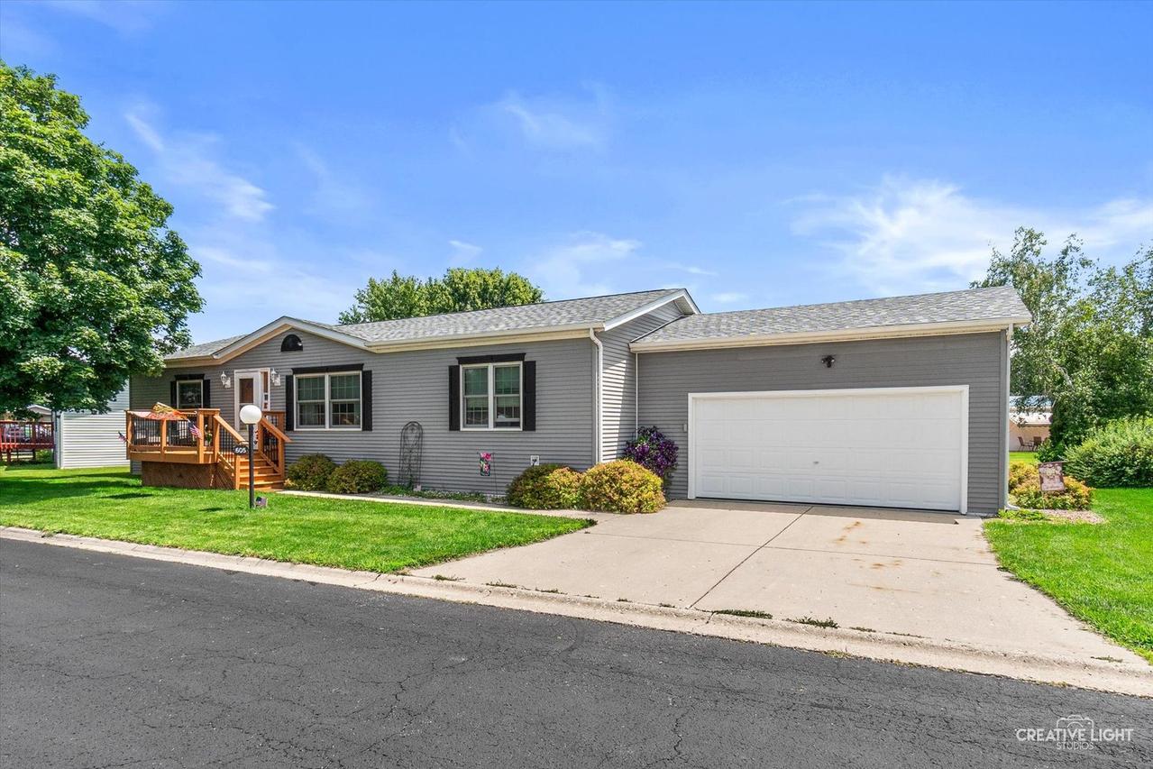 605 Bluebird Cir., Sandwich, IL 60548