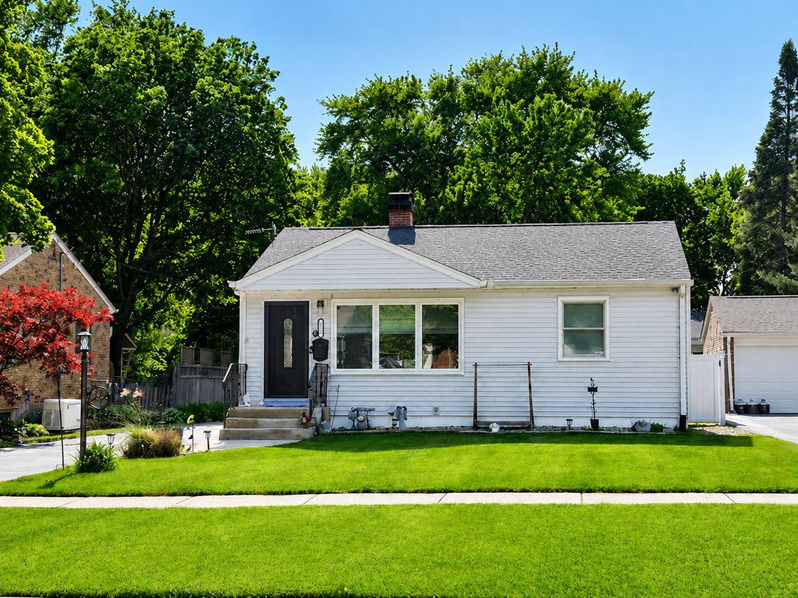 218 N Marion Ave., Bartlett, IL 60103
