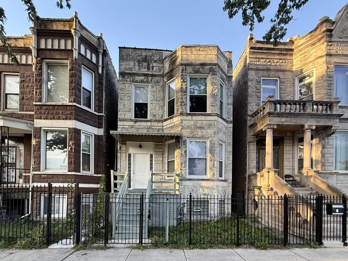 4038 W Congress Pkwy., Chicago, IL 60624