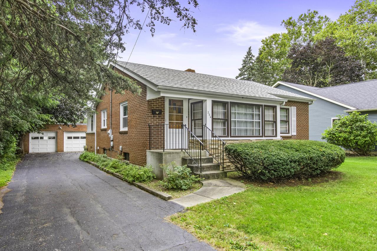 206 E Church St., Plano, IL 60545