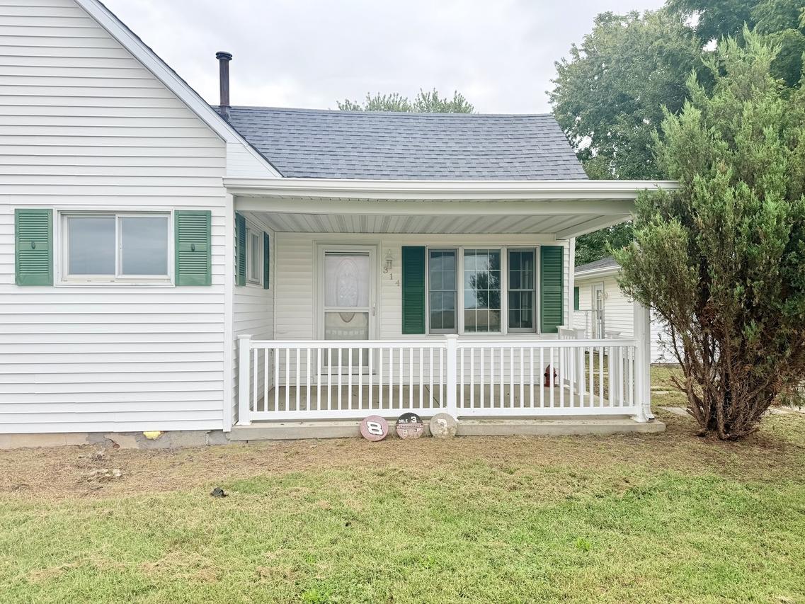 314 N Constant St., Dawson, IL 62520