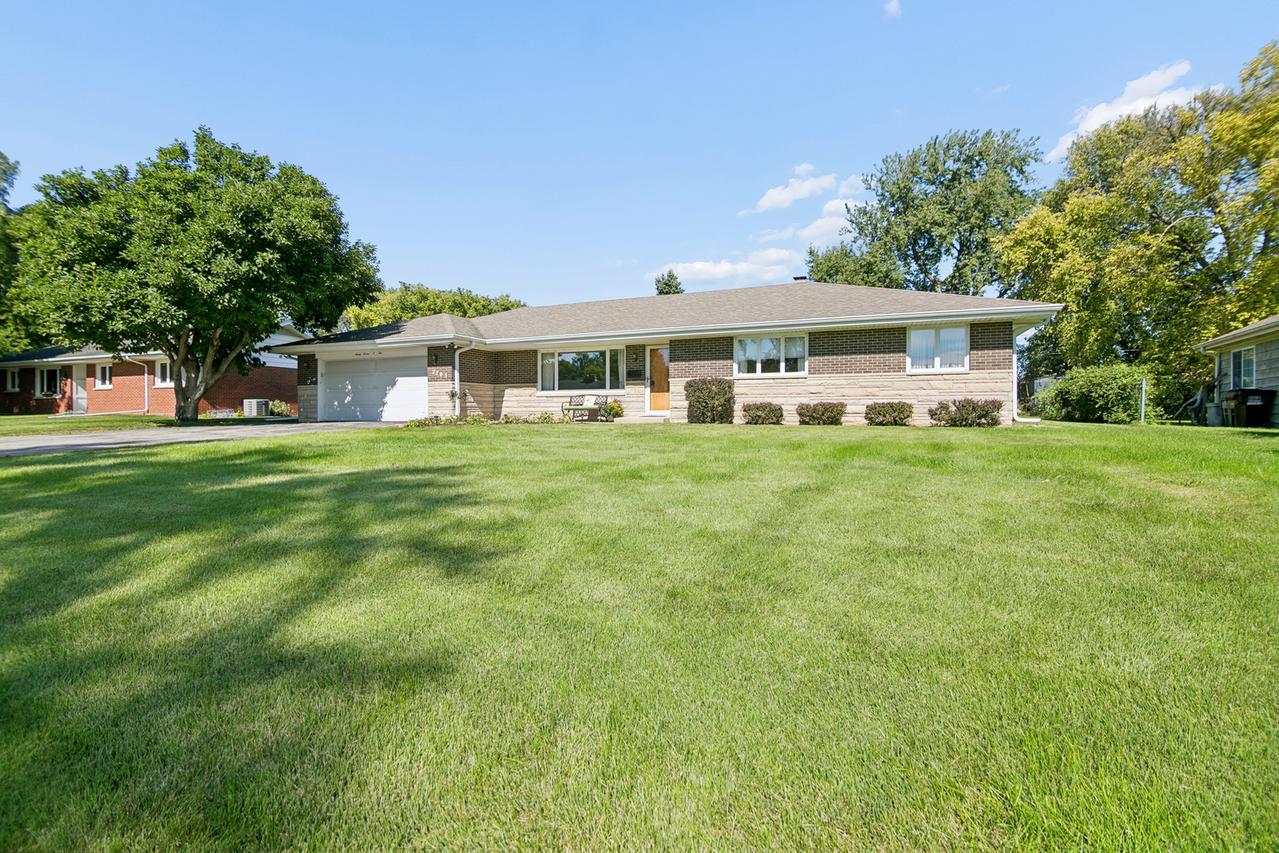 2705 Calmer Dr., Joliet, IL 60433