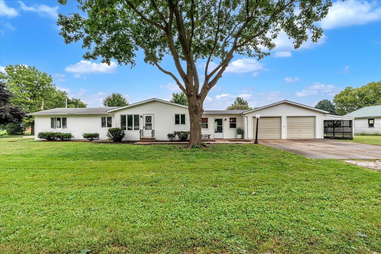 235 SE 3rd St., Woodhull, IL 61490