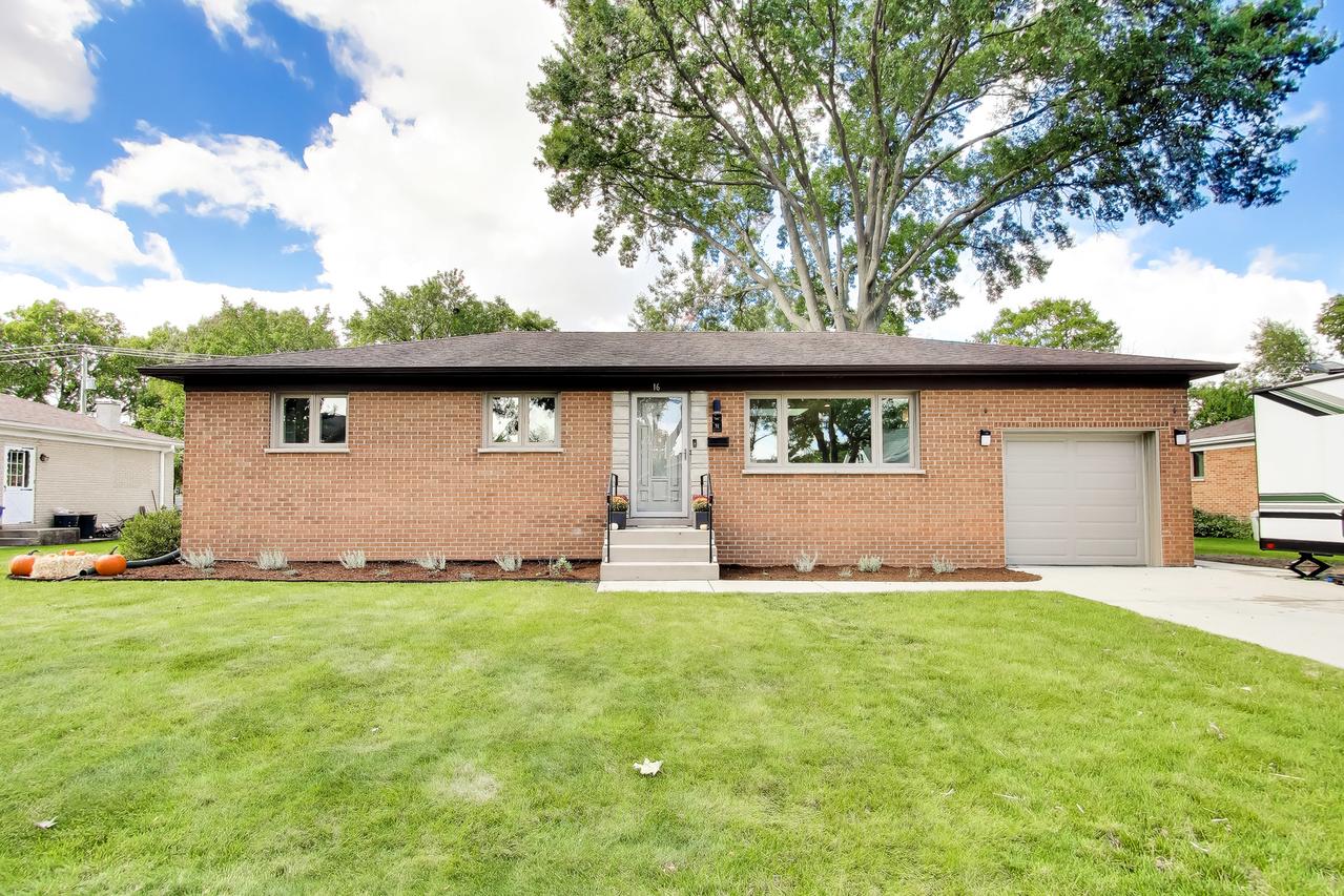 16 Audrey Ln., Mount Prospect, IL 60056