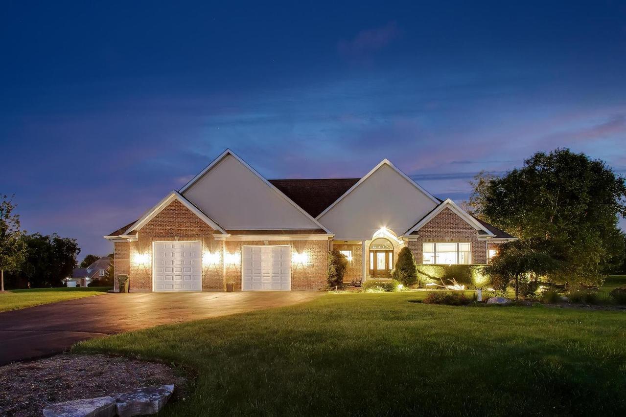 560 Birch Hollow Dr., Antioch, IL 60002