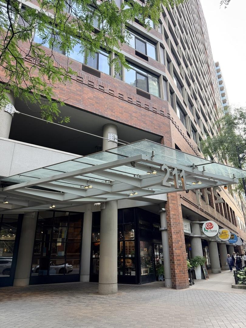 211 E Ohio St. #VALET-269, Chicago, IL 60611
