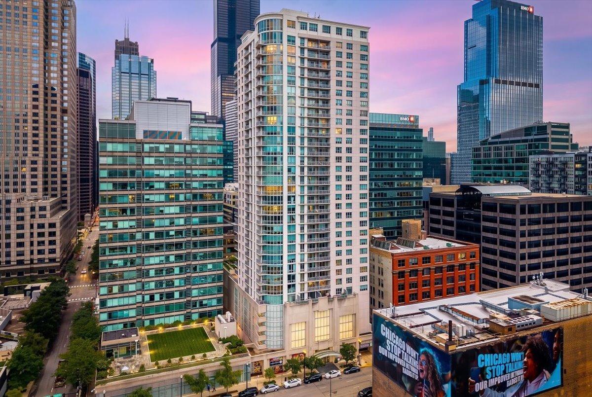 125 S Jefferson St. #2308, Chicago, IL 60661