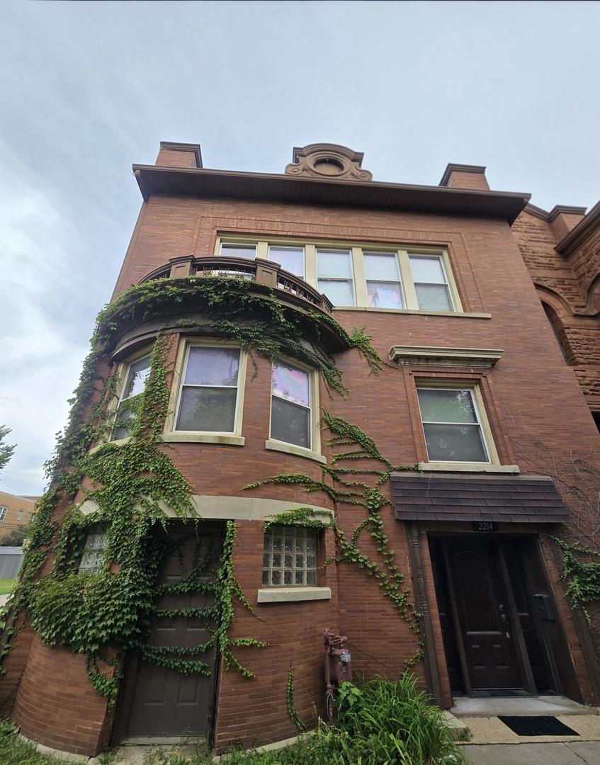 2214 W Washington Blvd., Chicago, IL 60612