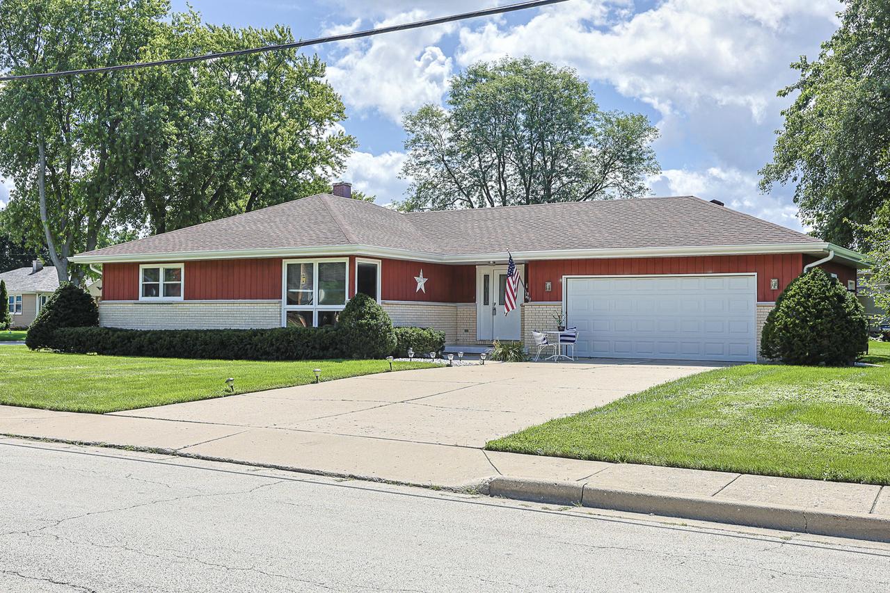 1305 Van St., Elgin, IL 60123