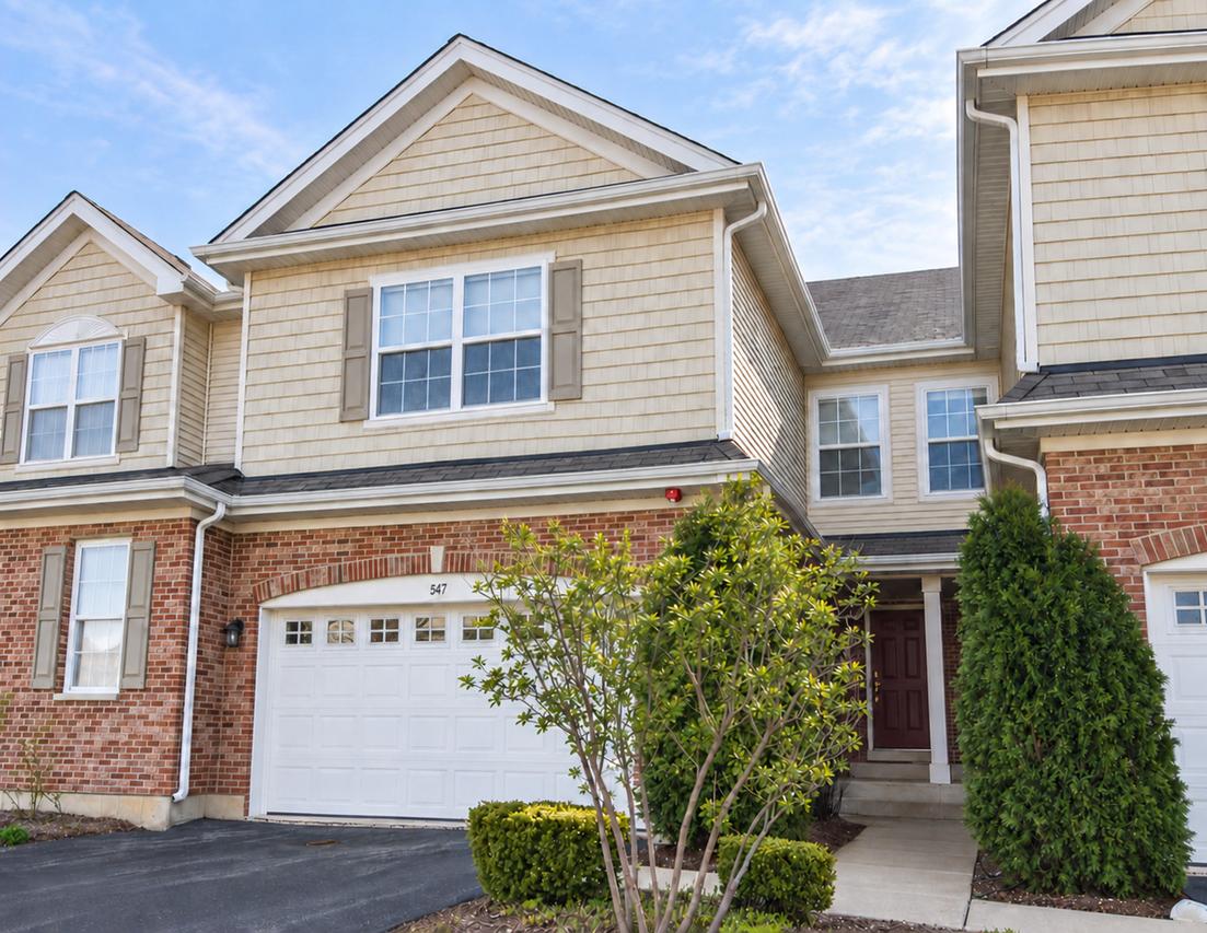 547 Bobby Ann Ct., Roselle, IL 60172