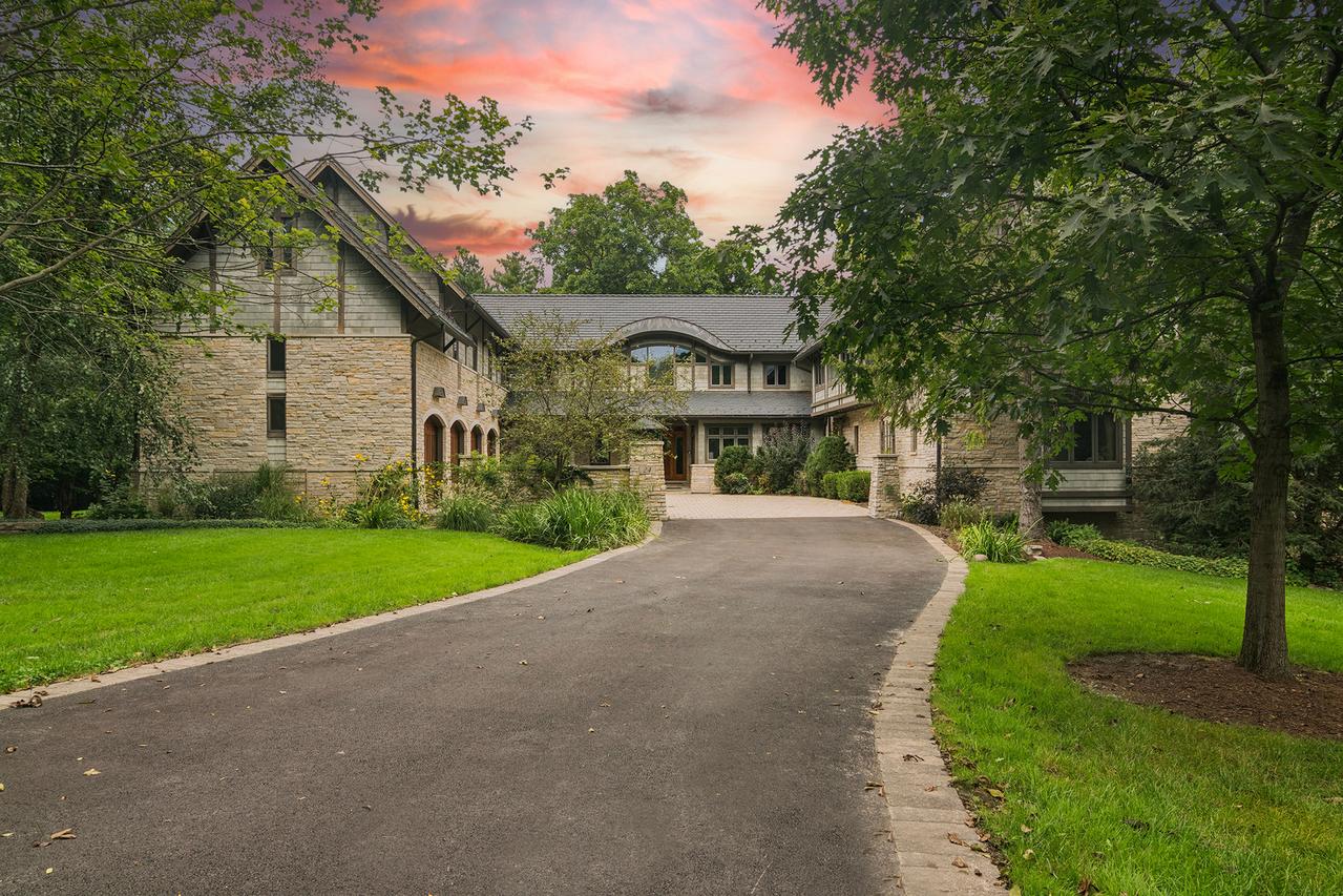 24 Hidden Brook Dr., North Barrington, IL 60010
