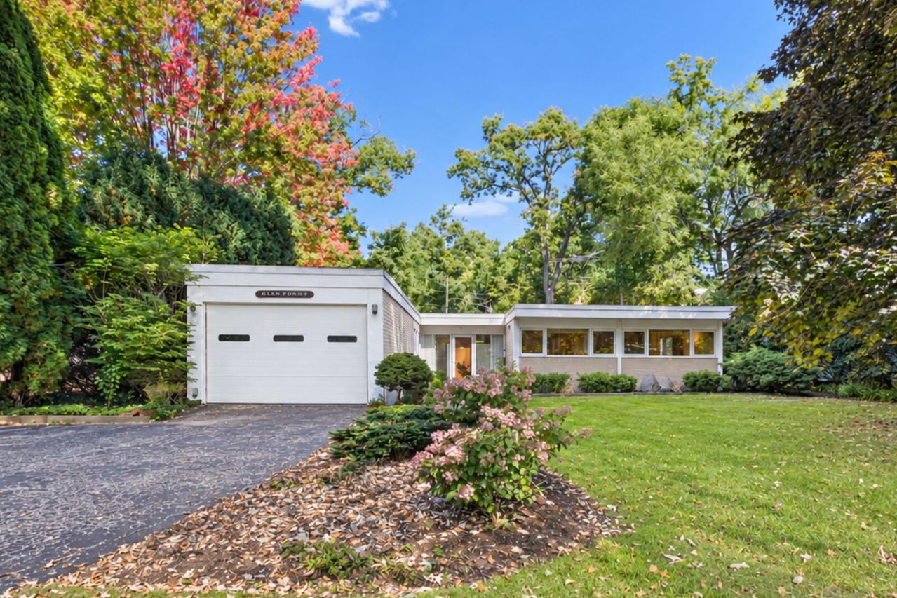 940 Ridgewood Dr., Highland Park, IL 60035