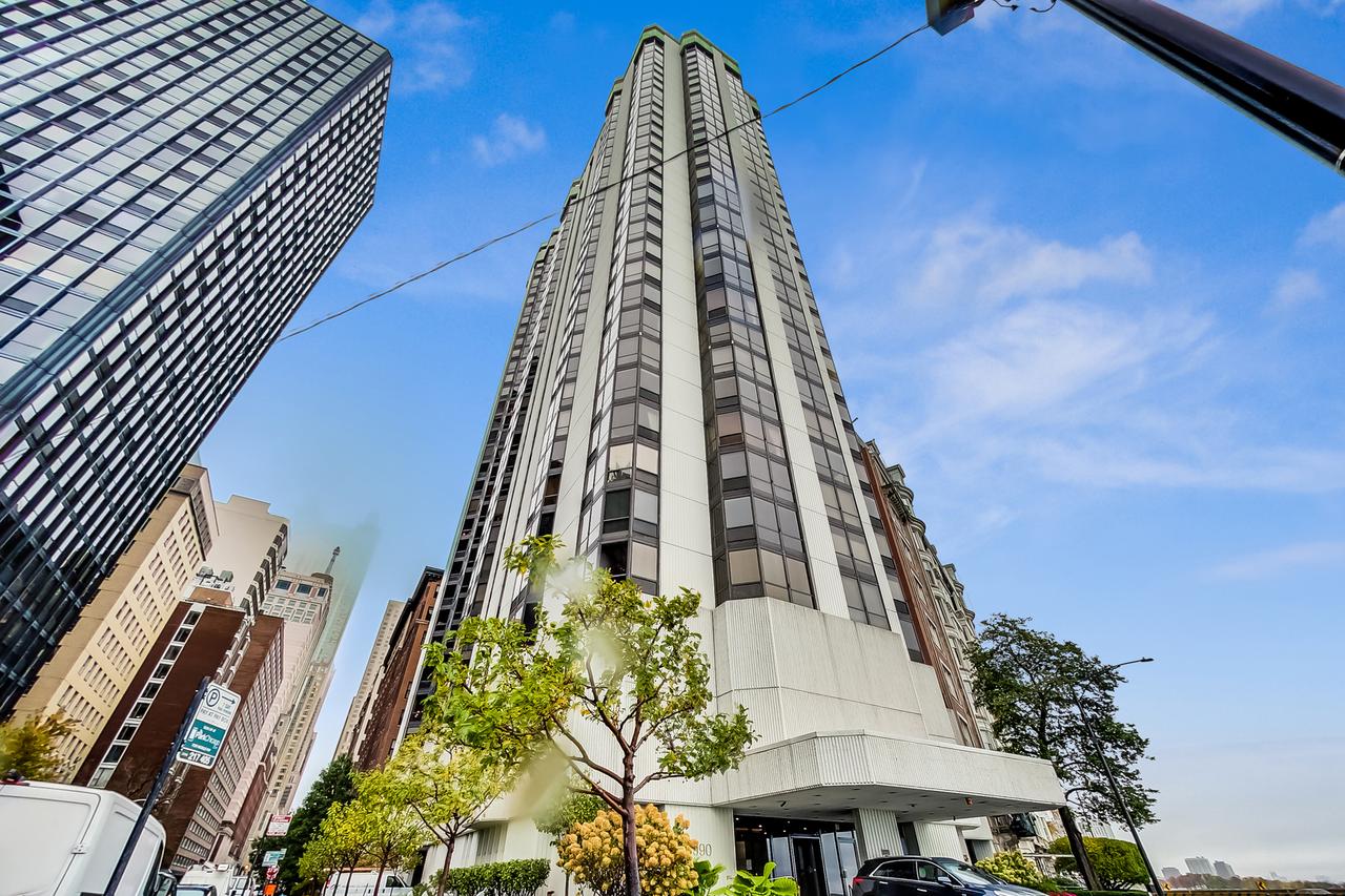 990 N Lake Shore Dr. #9A, Chicago, IL 60611