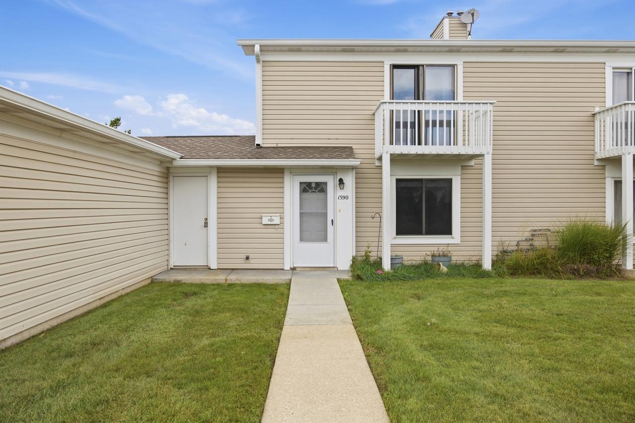 1590 Cornell Cir. #1, Hoffman Estates, IL 60169