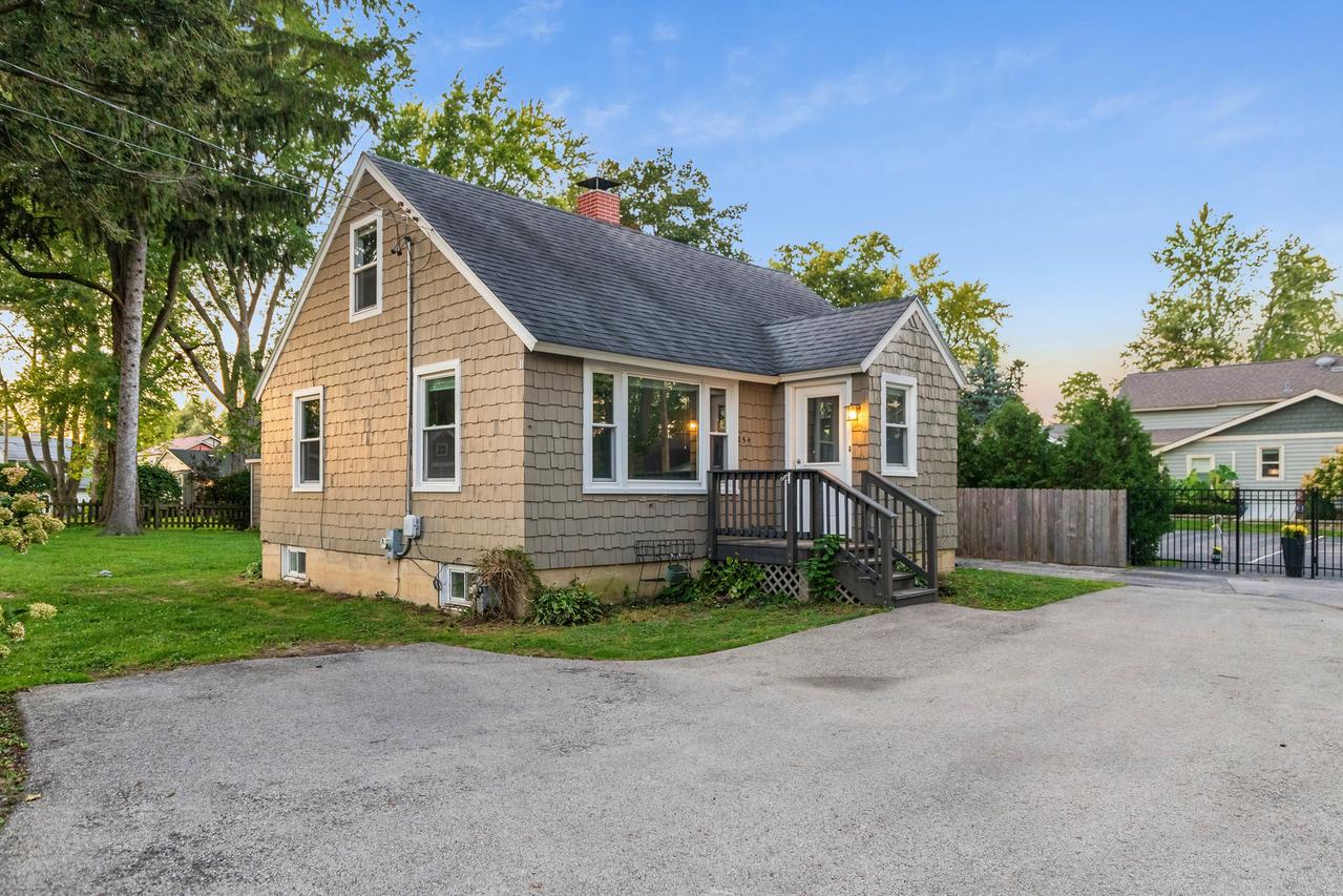 254 W Main St., Carpentersville, IL 60110