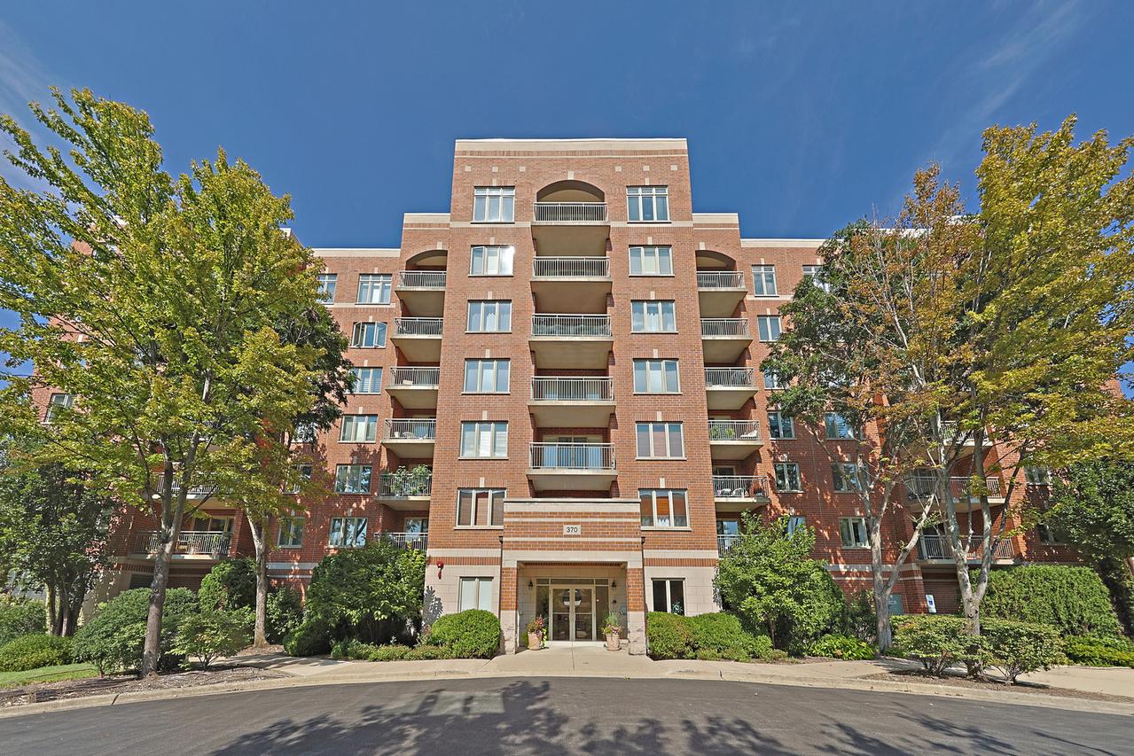 370 S Western Ave. #701, Des Plaines, IL 60016