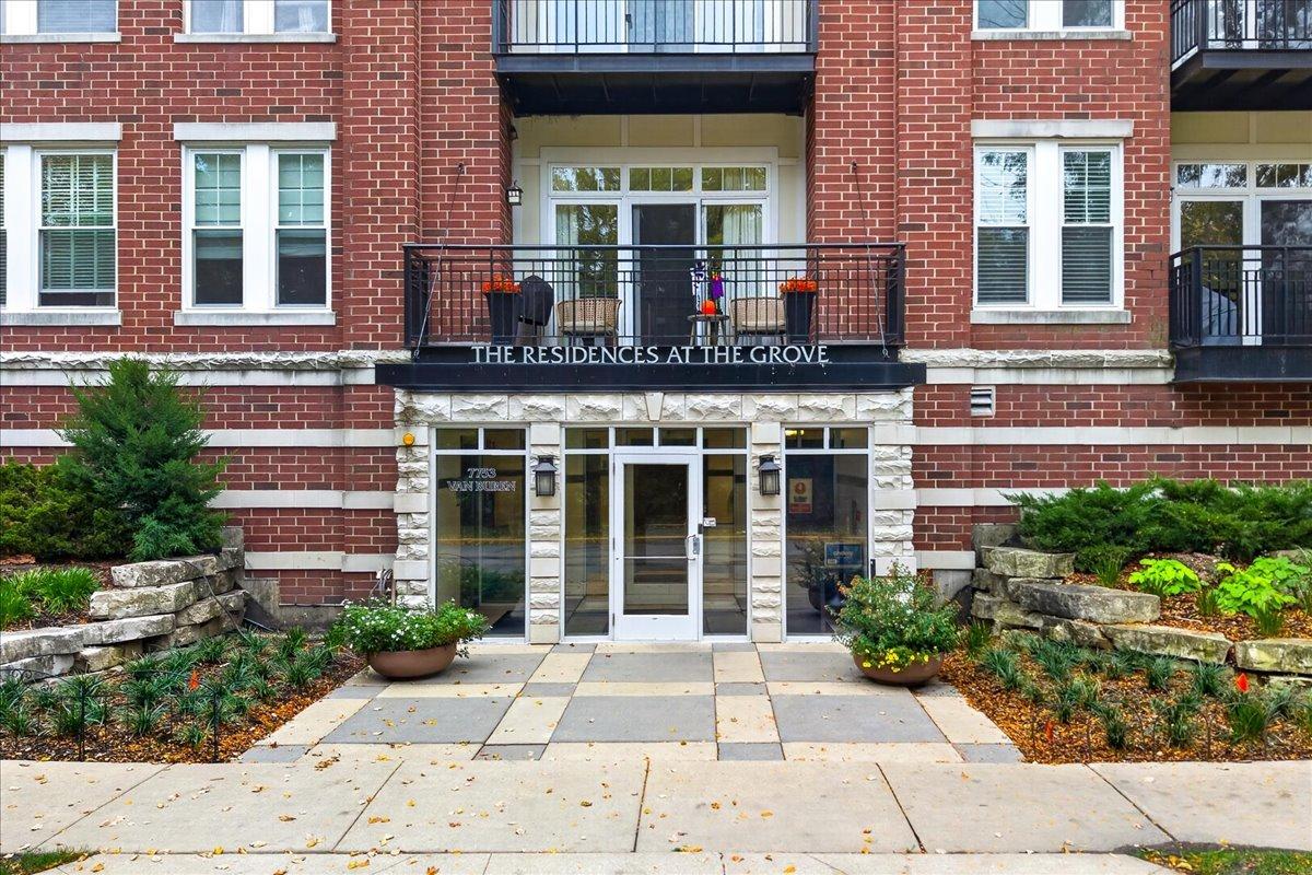 7753 Van Buren St. #407, Forest Park, IL 60130