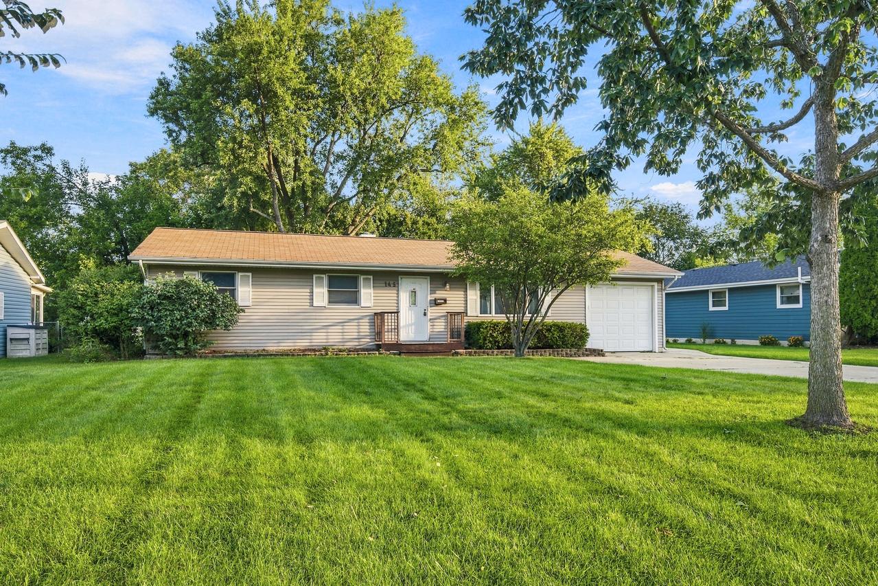 145 Shawnee Dr., Carol Stream, IL 60188
