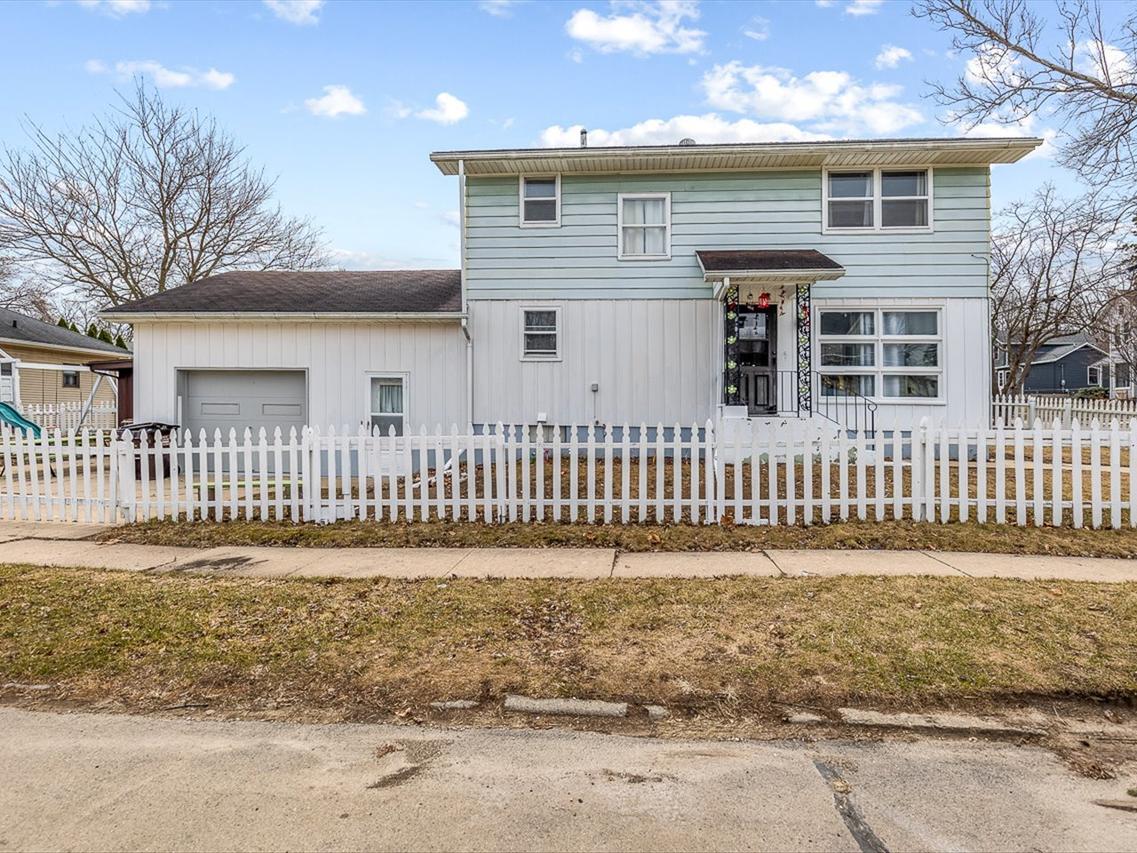 317 N Grove Ave., Freeport, IL 61032