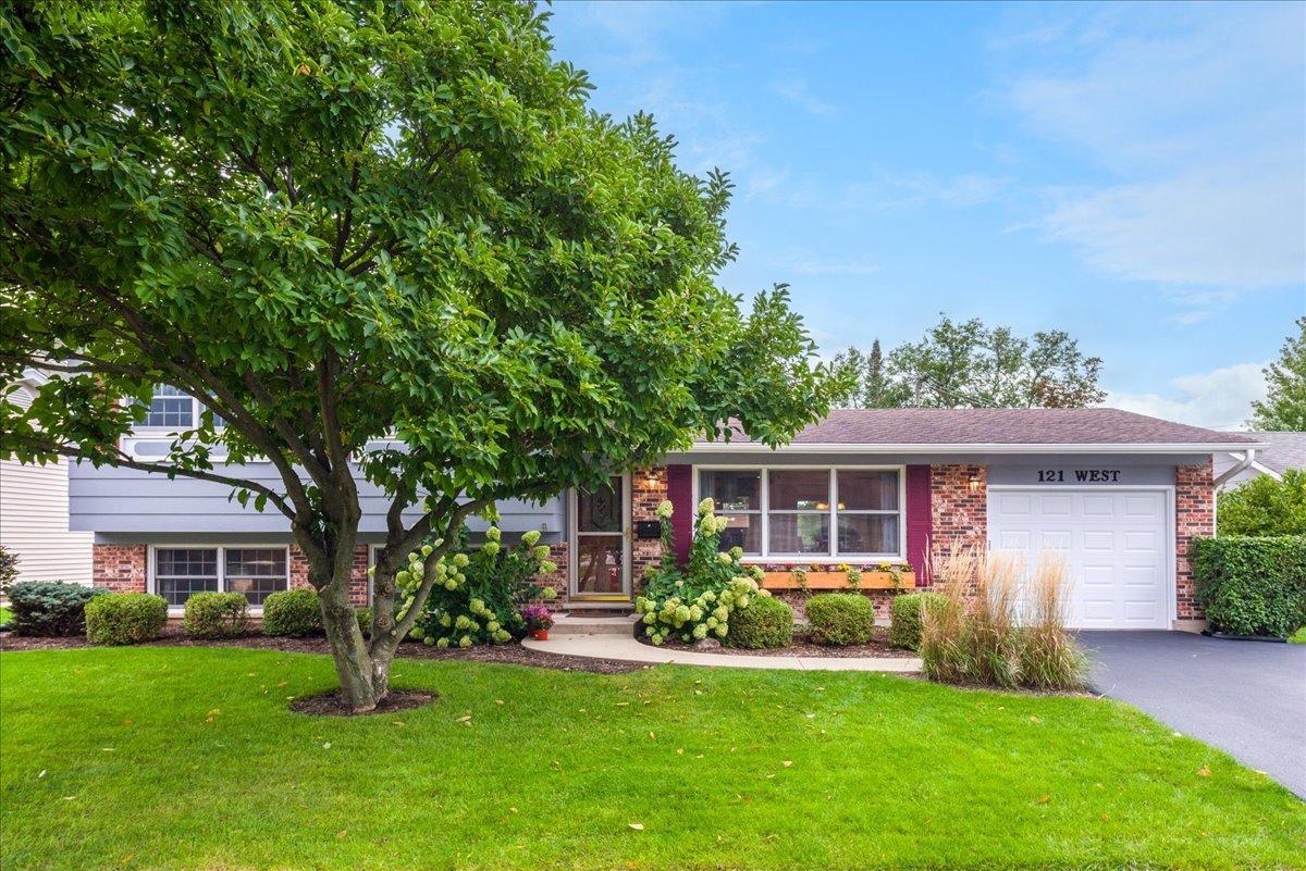 121 W Suffield Dr., Arlington Heights, IL 60004