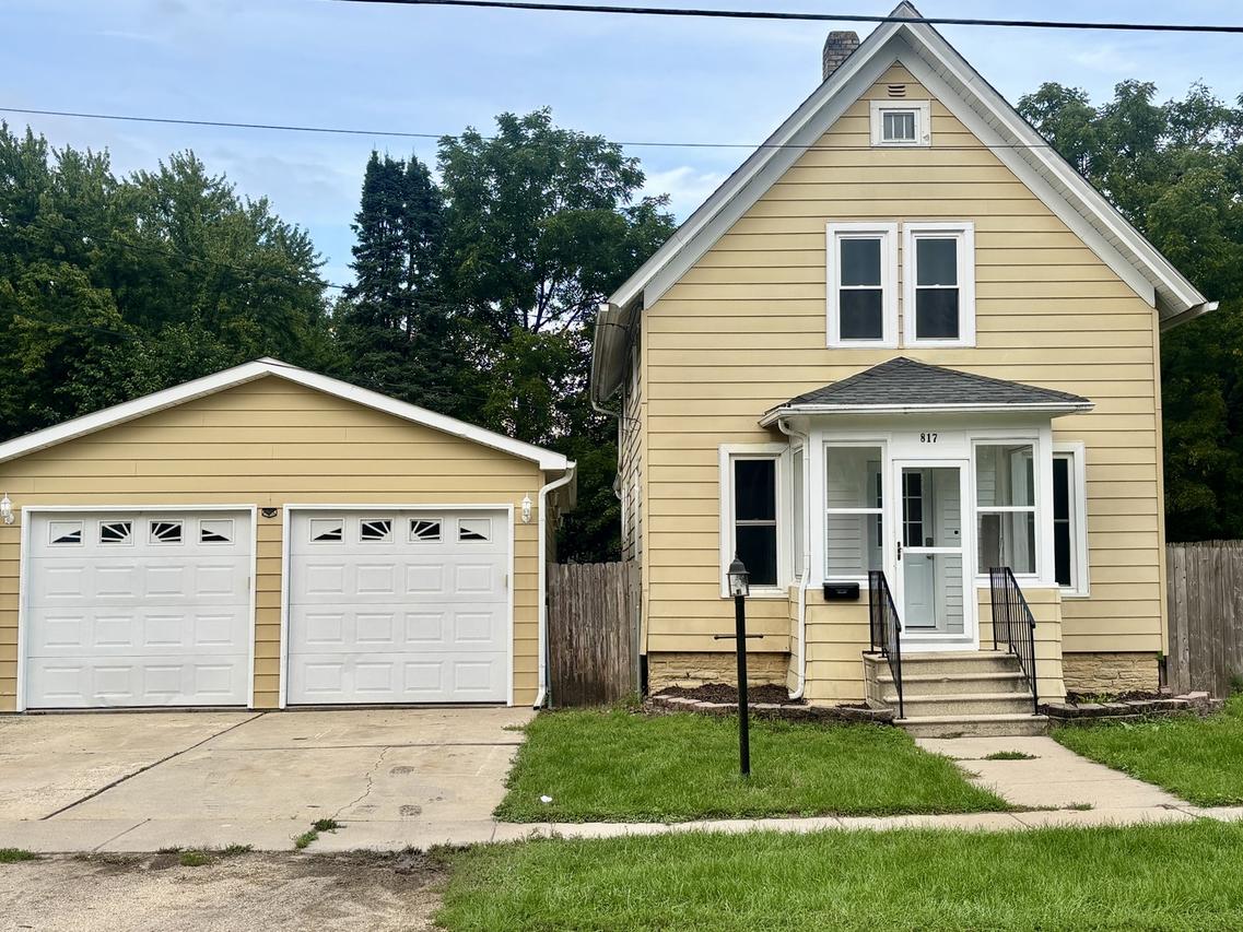 817 Chicago St., Belvidere, IL 61008