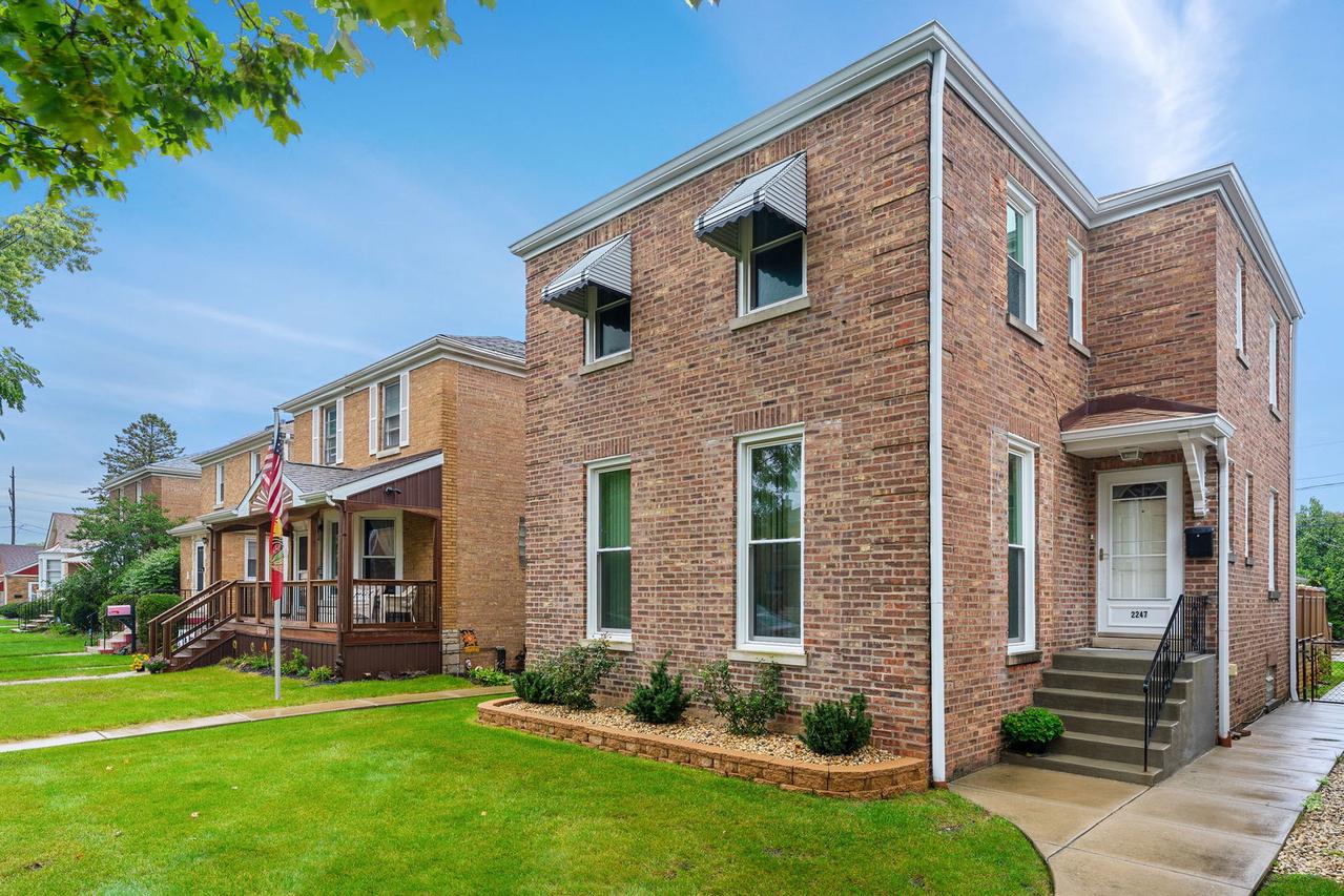 2247 S 11th Ave., North Riverside, IL 60546