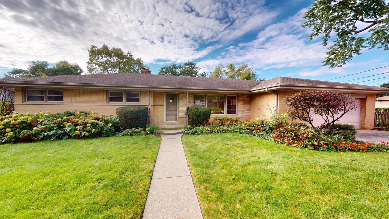 1105 W Grove St., Arlington Heights, IL 60005