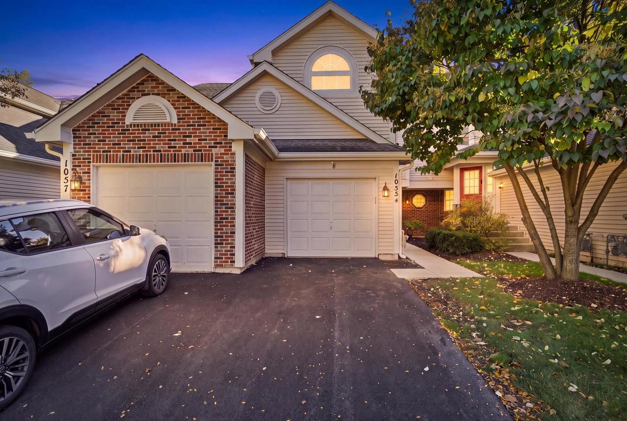 1055 Woodhill Ct., Elgin, IL 60120