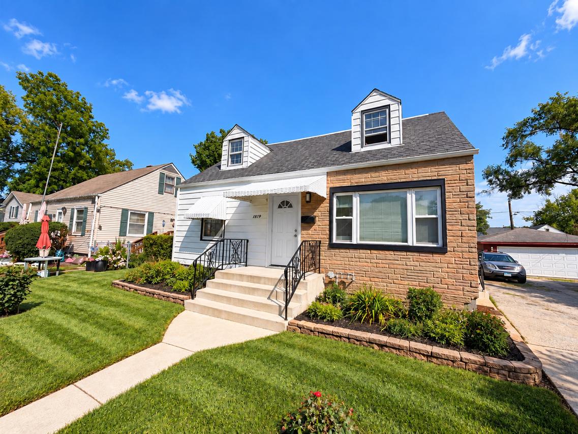 1819 Seymour Ave., North Chicago, IL 60064
