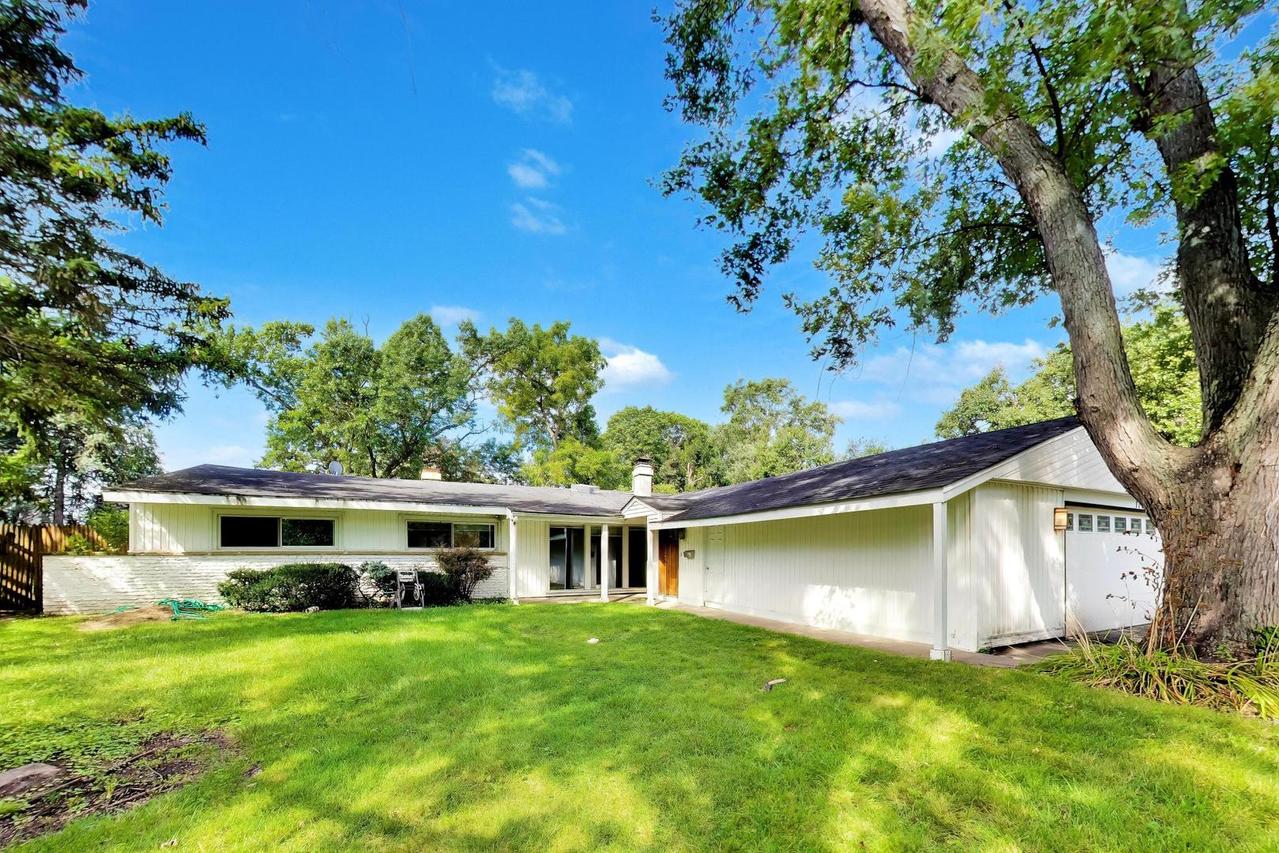 115 Lockerbie Ln., Wilmette, IL 60091