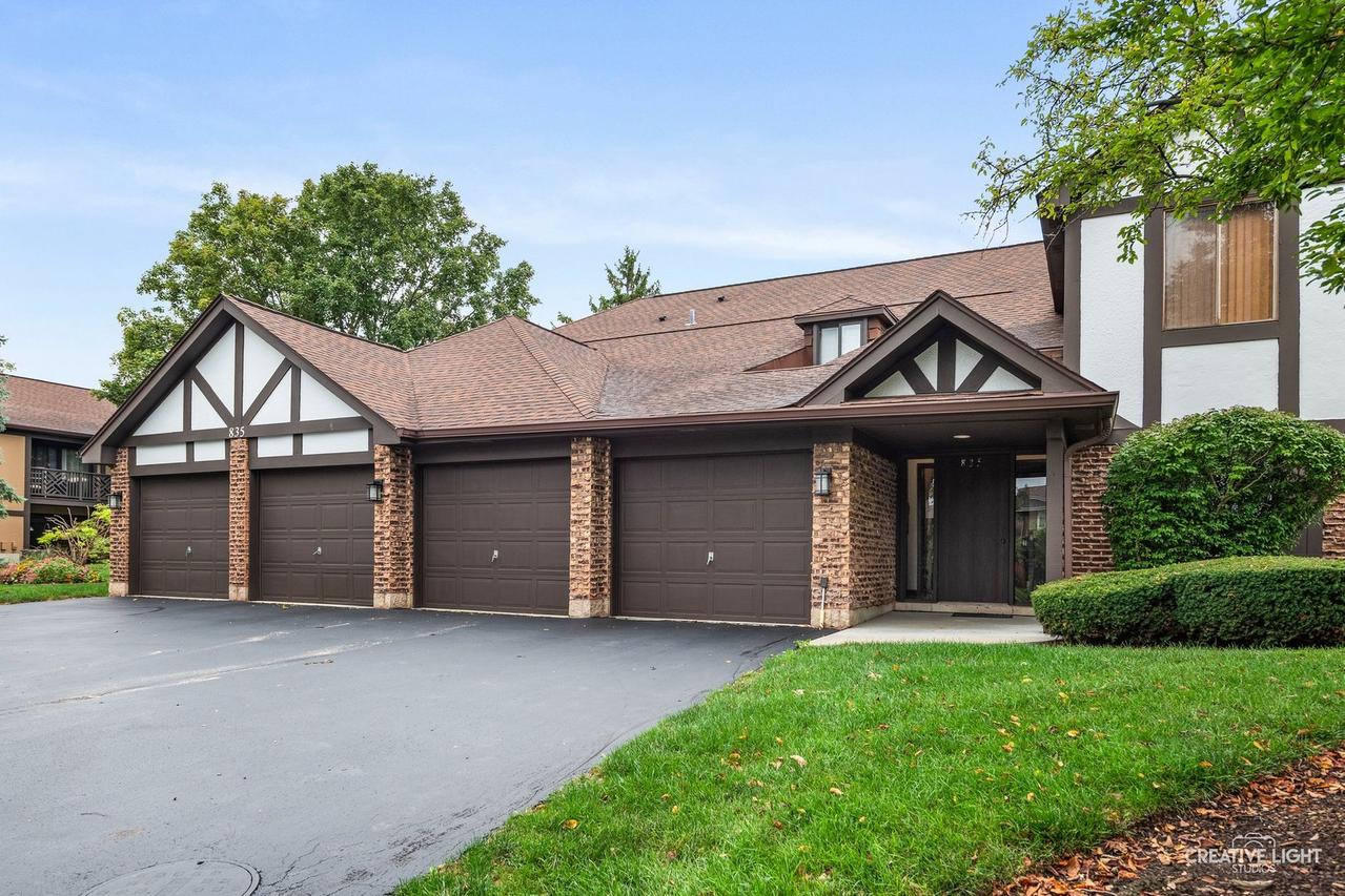 835 Farnham Ln. #D, Wheaton, IL 60189