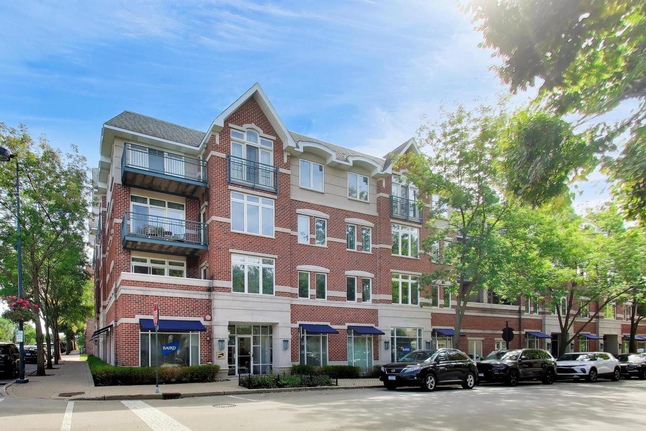 812 Oak St. #202, Winnetka, IL 60093