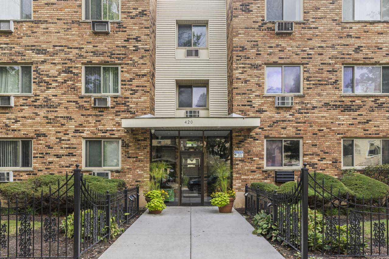 420 S Home Ave. #109N, Oak Park, IL 60302