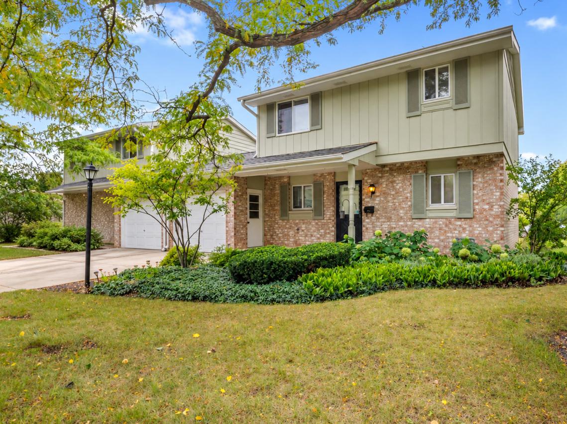 1502 Johnstown Ct., Wheaton, IL 60189