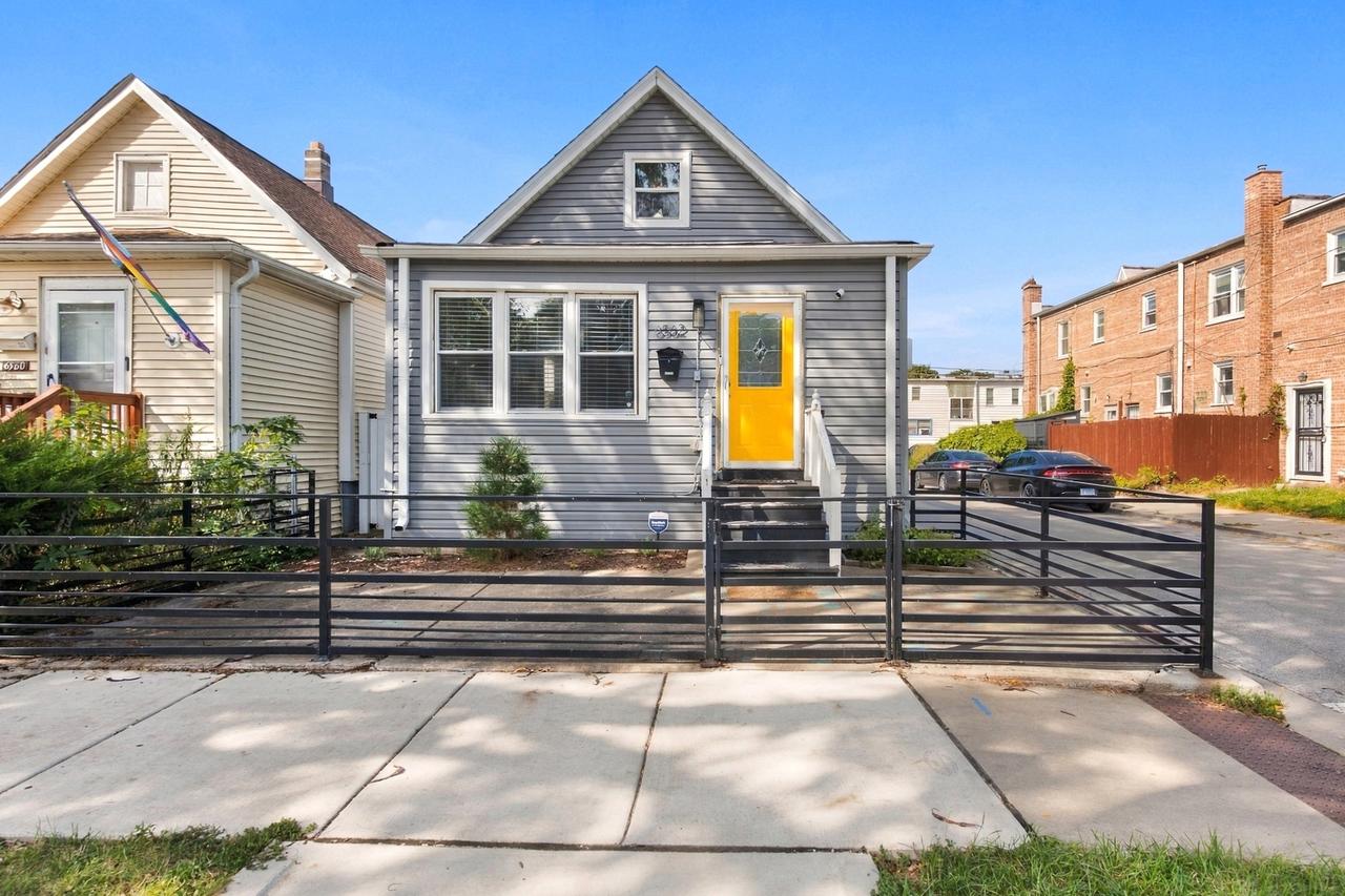 6562 N Damen Ave., Chicago, IL 60645