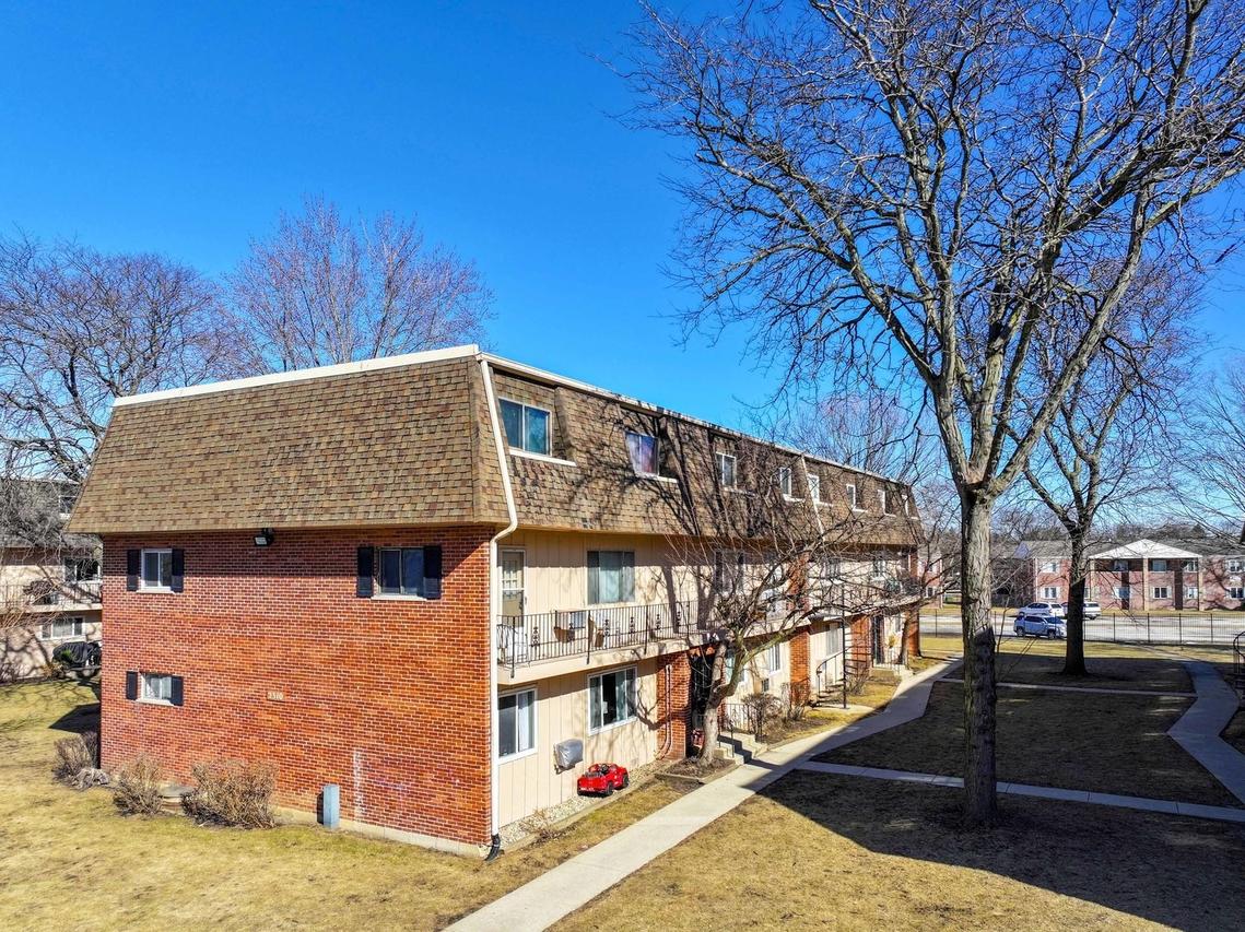 2310 Algonquin Rd. #6, Rolling Meadows, IL 60008
