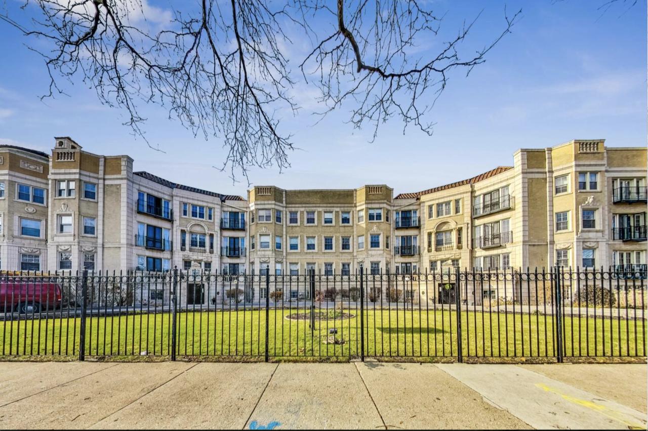 6832 S South Shore Dr. #2, Chicago, IL 60649