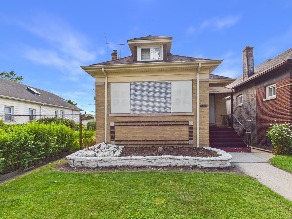 7826 S Paxton Ave., Chicago, IL 60649