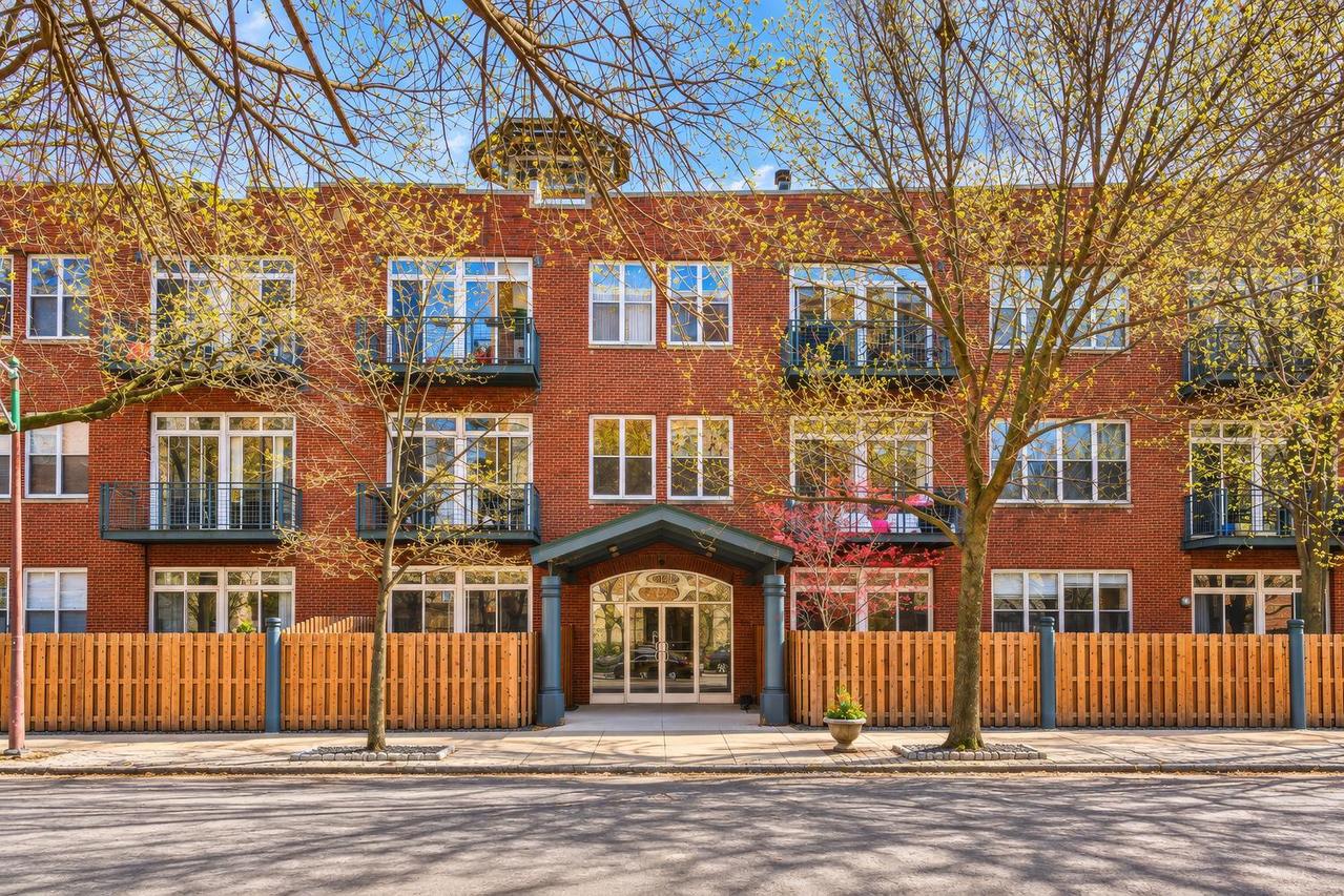 2333 W St. Paul Ave. #200, Chicago, IL 60647