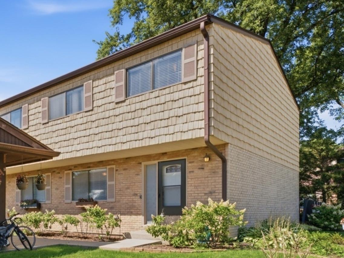 490 Tahoe Circle Dr., Wheeling, IL 60090